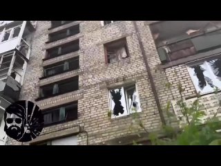 free в этом полусгоревшем доме сейчас живут 80 человек здесь нас приняли как родных и даже угостили кофе hd