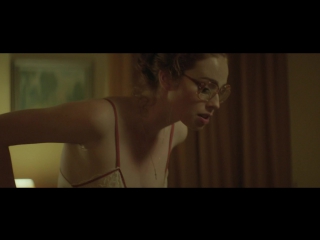 free фрейя мавор дама в очках и с ружьем в автомобиле freya mavor la dame dans lauto avec des lunettes et un fusil 2015 hd