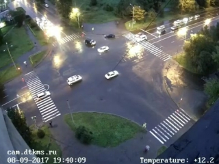 free момент дтп вчера вечером на первостроителей вокзальная встретились два одиночества lc prado и infiniti fx hd