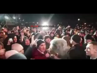 free в сети обсуждают видео как порошенко сорвал с девушки шапку после ее вопроса запорожье hd