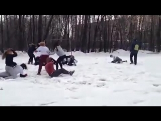 free это ещё раз доказывает что девочки не хуя не умеют драть полное дерьмо а не драка hd