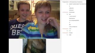 free две девчули веселят парней чат рулетка omegle skype вирт школьница вебкамера молодые грудь показала сиськи развели hd