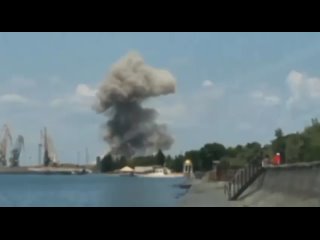free зсу влучили по позиціях рф в порту бердянська звідти тікають кораблі адміністрація hd