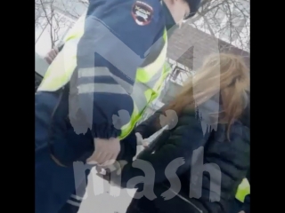 free в кирове пьяные девицы подрались с полицейскими из за прерванной вечеринки hd