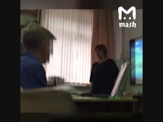free учительница отчитывает девочку за дырку в кофте ты что приемная что ли hd