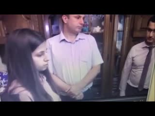 free сестры хачатурян показывают у себя в квартире как именно они молодые своего отца hd