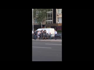 free гончаренко петух в киеве нормальные люди мешали петуху записать предвыборный брехливый видеоролик она обиделась hd