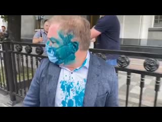 free под верховным советом 21 07 2020 в нардепа волошина из опзж бросили яйцо с зеленкой hd