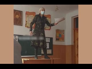 free в ровно старая кляча учительница в камуфляже залезла на школьную парту чтобы передать атмосферу событий на майдане hd