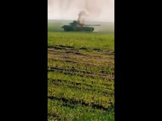 free подбитый русский танк с жаренным экипажем продолжает ехать по инерции hd