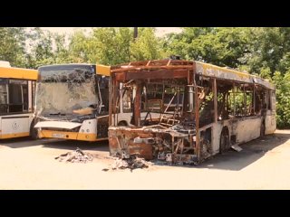 free россияне уничтожили в мариуполе 130 новых автобусов с кондиционерами а теперь завезли 10 старых hd
