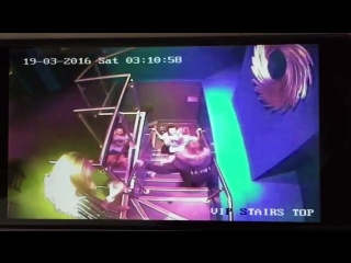 free пьяная девушка упала с лестницы в ночном клубе но сделала это невероятно стильно hd