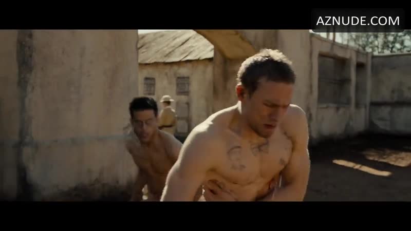 free актеры рами малек и чарли ханнэм моются голышом в фильме мотылек hd