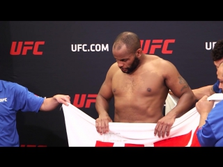 free боец мма прошел взвешивание в ufc благодаря хитрости и трюку с полотенцев hd