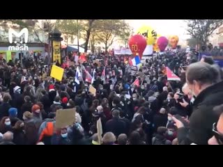 free в париже народ протестует против законопроекта о глобальной безопасности hd