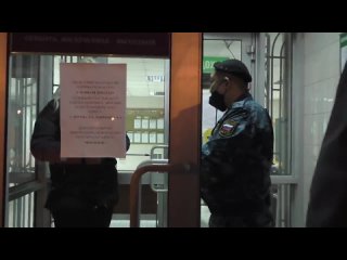 free менты в лютый мороз гоняют человека в футболке по улице и пытаются посадить за маску контролер гку hd