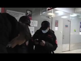 free контролер гку глава верховного суда решил что все должны находиться в маске и штрафовать по фото hd