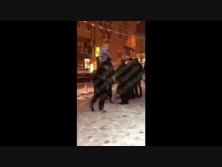 free в киеве националисты заставили чеченца извиняться и кричать слава украине hd