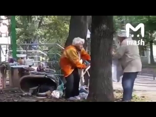 free украинские бабушки дерутся за последний кусок хлеба в районе оголодавшие от нищеты смотреть всем это украина сегодня hd
