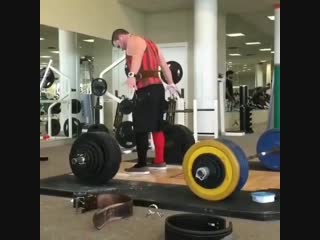 free strength of body парень перед становой тягой делает странное потрясывание задницей hd