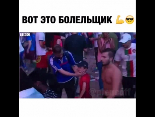 free юный болельщик сборной португалии утешает французского болельщика после матча hd