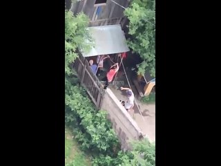 free в центре томска мужчина содрал с двух привязанных девушек штаны и высек их веником крапивы hd
