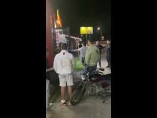 free сказала что ребёнка съели в новосибирске в ларек с шаурмой нагрянула голая женщина обёрнутая пакетом hd