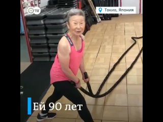 free в возрасте 90 лет японка такимика является фитнес тренером приседает со штангой и садится на шпагат hd