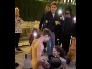 free молодая пара устроила секс в общественном пространстве в центре москвы hd