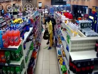 free отпрыск цэевропэйского хохла и залётной эмагарки попытался спиздить в халяву своих любимых шоколадок фишка не hd
