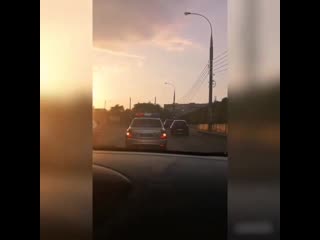 free полицейские сопроводили в больницу нашу читательницу которая живет за счет одной почки она пишет что благодаря hd