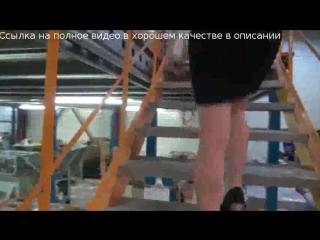 free симпатичная француженка заигрывает в кабинете с начальником склада hd