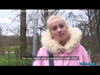 free встала рачком давая незнакомцу отрахать её на заднем сиденье авто hd