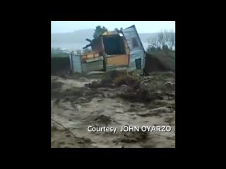 free особое мнение очевидцы запечатлели как паводковые воды смыли дом в чили hd