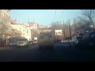 free особое мнение потерявший сознание водитель на джипе разбил пять машин во владивостоке hd