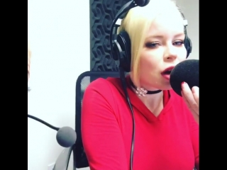 free jenna shea и nikki delano очень горячо и эмоционально ведут прямой эфир на радио секс звезда порно модель hd