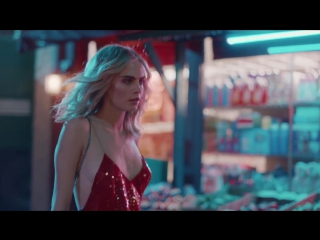 free блестящая кара делевинь в сексуальной рекламе бренда jimmy choo hd