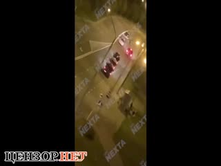 free силовики в минске усадили двух задержанных на останое и начали по ним стрелять hd
