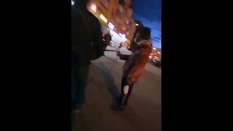 free в самаре гастарбайтеры регулярно издеваются над пенсионером бросая в него фрукты hd
