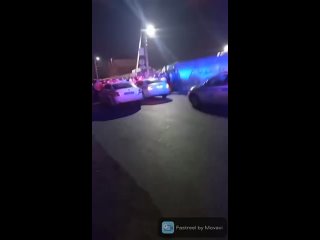 free на крупнейшем рынке в астрахани толпа нелегальных торговцев напала на полицейских пытаясь отбить задержанного hd
