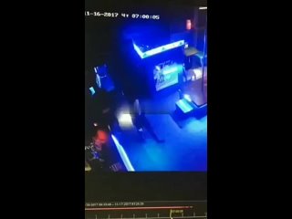 free в ночном клубе в петербурге охранник проучил дикарей с кааза которые приставали к официантке hd