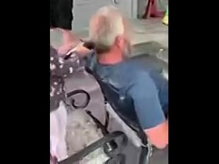 free что то пошло не так хорошее настроение папа и дочка любимая дочь дурачится стрижка личный парикмахер любительская hd