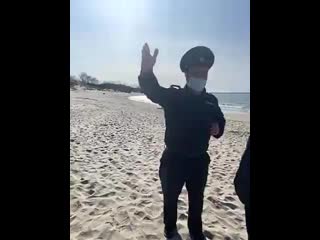 free в зеленоградске калининградская область семейная пара с ребёнком шла домой через пляж hd
