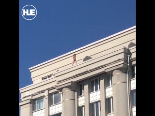free в питере девушка прогуливалась по крыше многоэтажки в чём мать родила hd