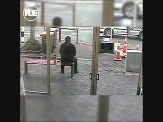 free в новой зеландии у автобуса отказали тормоза врезался в здание школы hd