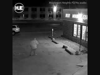 free в штатах автомобиль на ручнике снялся с него и врезался в дом hd