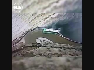 free в латинской америке водитель чуть не распрощался с жизнью на слишком крутом повороте hd