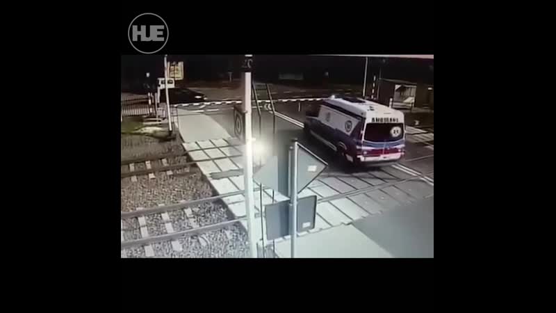 free в польше поезд врезался в машину скорой помощи hd