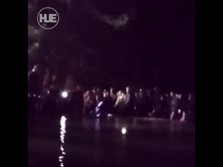 free в пятигорске пьяный мужчина накануне дня победы устроил купание у мемориала памяти павших воинов hd