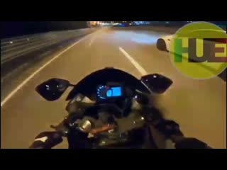 free в адлере байкерша осталась жива после того как на скорости 190 кмч упала на трассе с мотоцикла hd